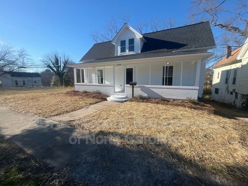 Spencer House: 608 S Yadkin Ave