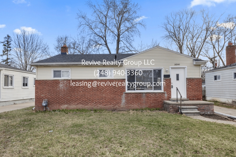 Redford Charter Township House: 18240 Negaunee