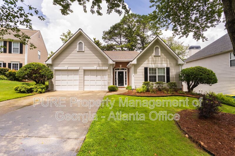 Kennesaw House: 3846 Kirkwood Run NW