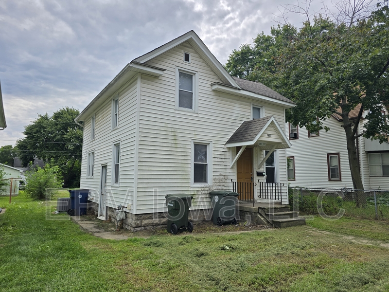Waterloo House: 716 Fowler Street