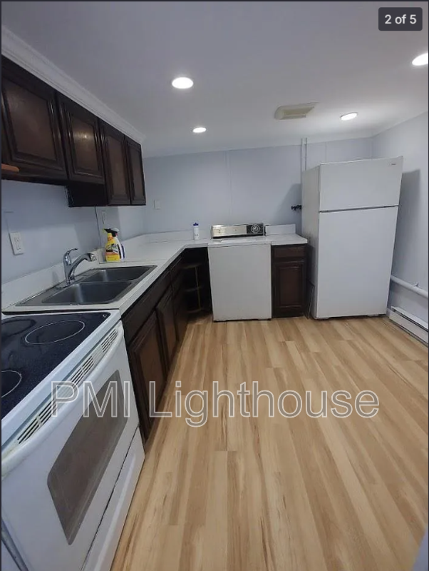 Farmingdale Condo: 60 Jefferson Rd