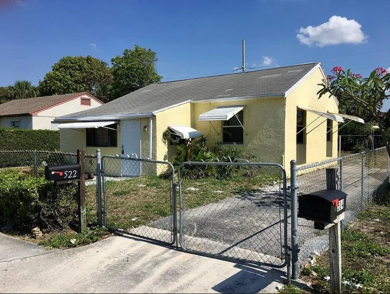Riviera Beach House: 522 West 2nd Street