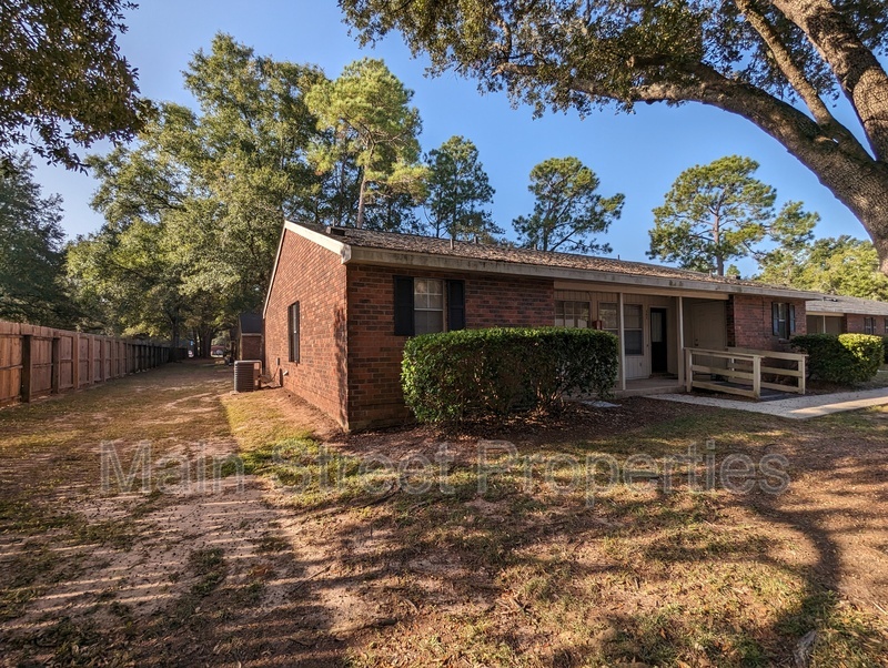 Milton Condo: 6288 Hamilton Bridge Road