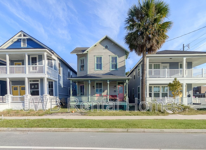 Jacksonville Condo: 451 1st St E