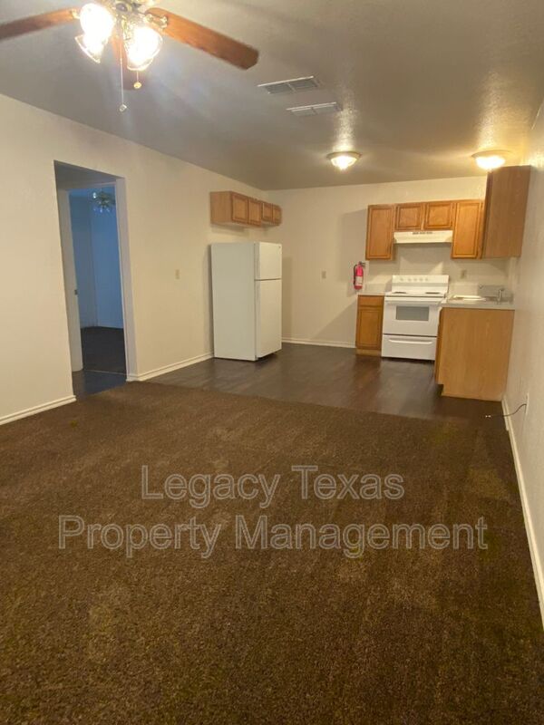 Cleburne Condo: 1112 Williams Ave Apt #C