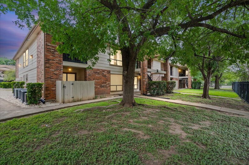 Austin Condo: 1705 Crossing Place