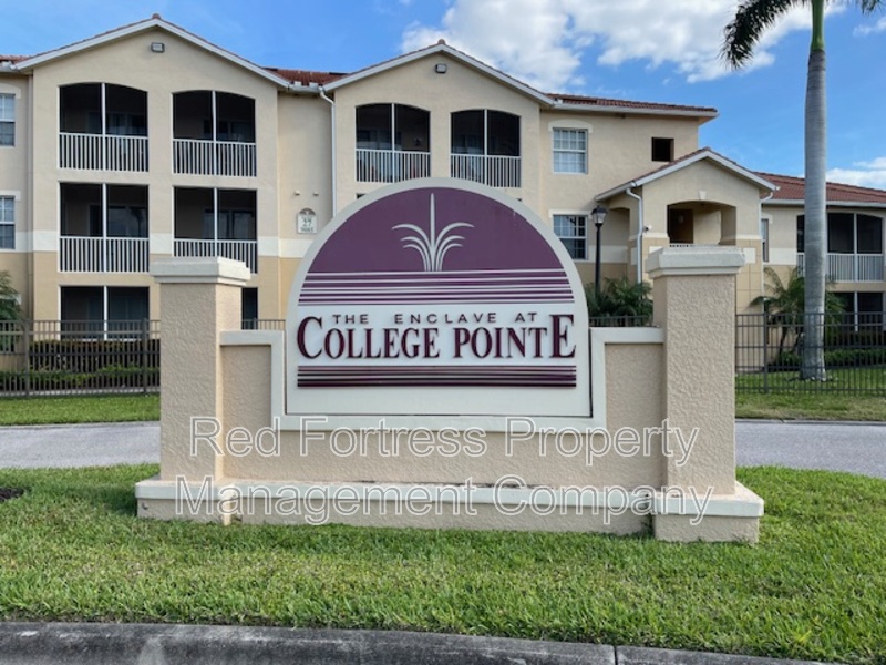 Fort Myers House: 9025 Colby Dr