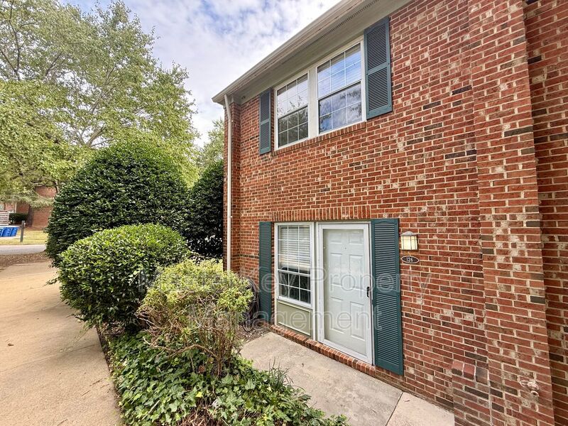 Carrboro Townhome: 126 Friar Lane