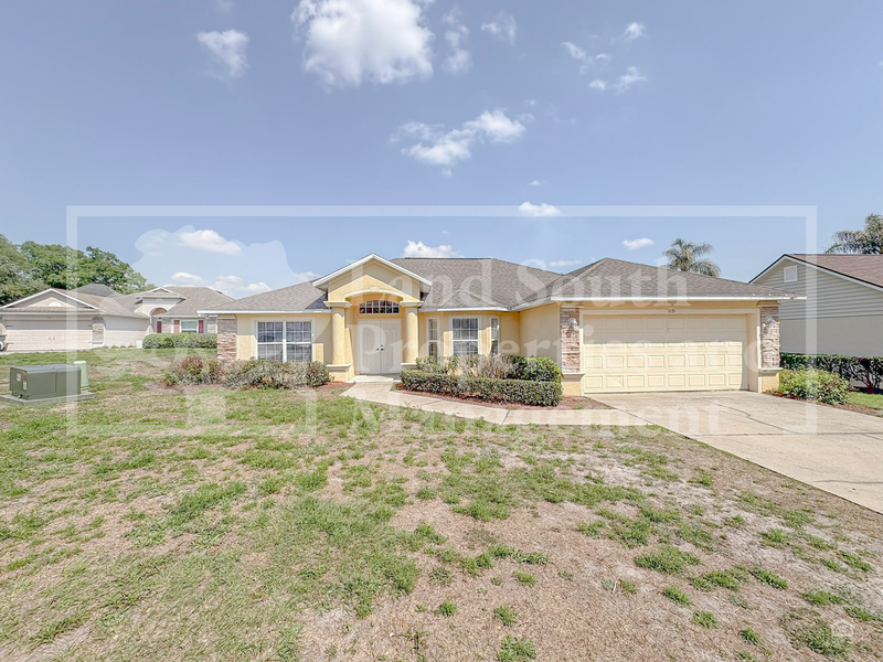 Lakeland House: 1031 Hidden Court