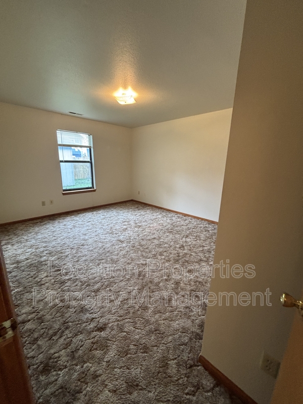 945 Homewood Street - 1, Lawrence, Kansas rental photo 14 of 20