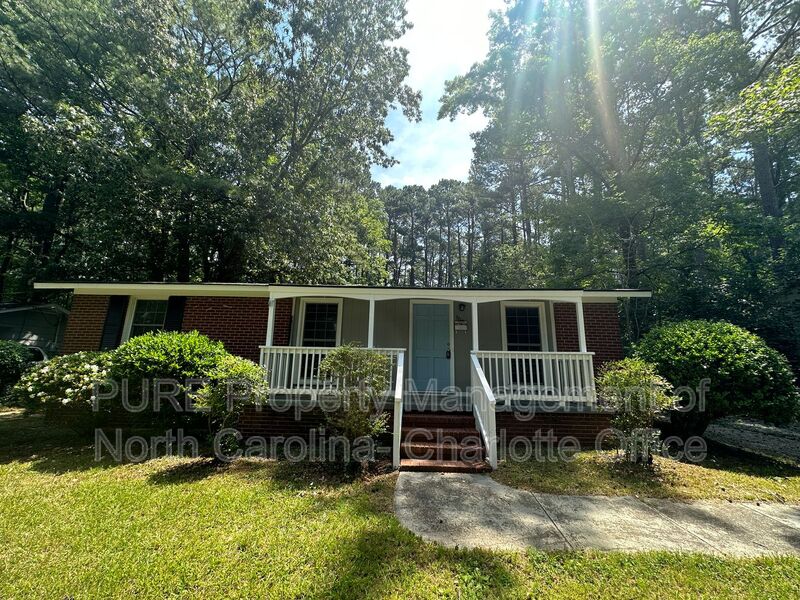 Raleigh House: 908 Chatham Ln