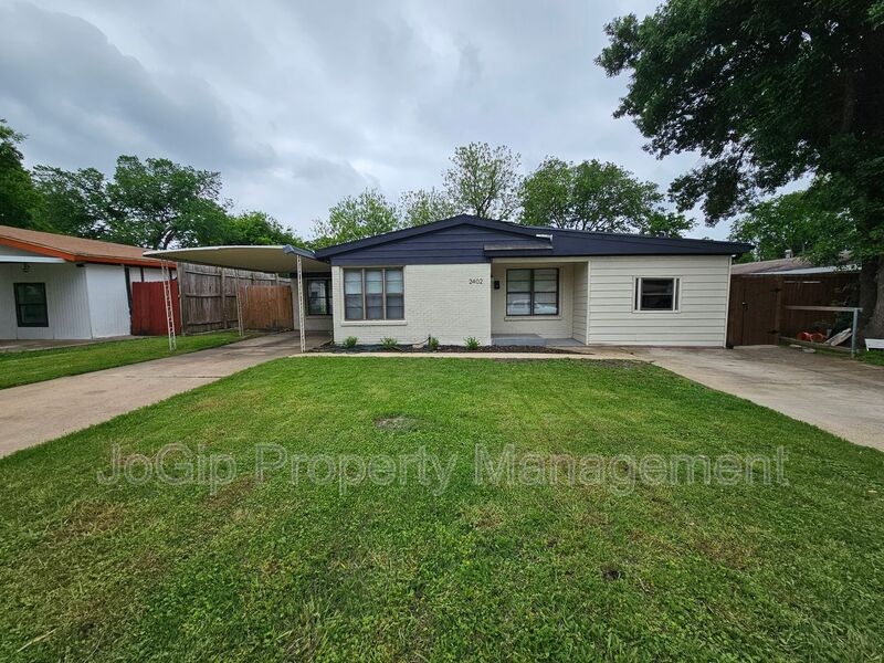 Dallas House: 2402 Housley Dr