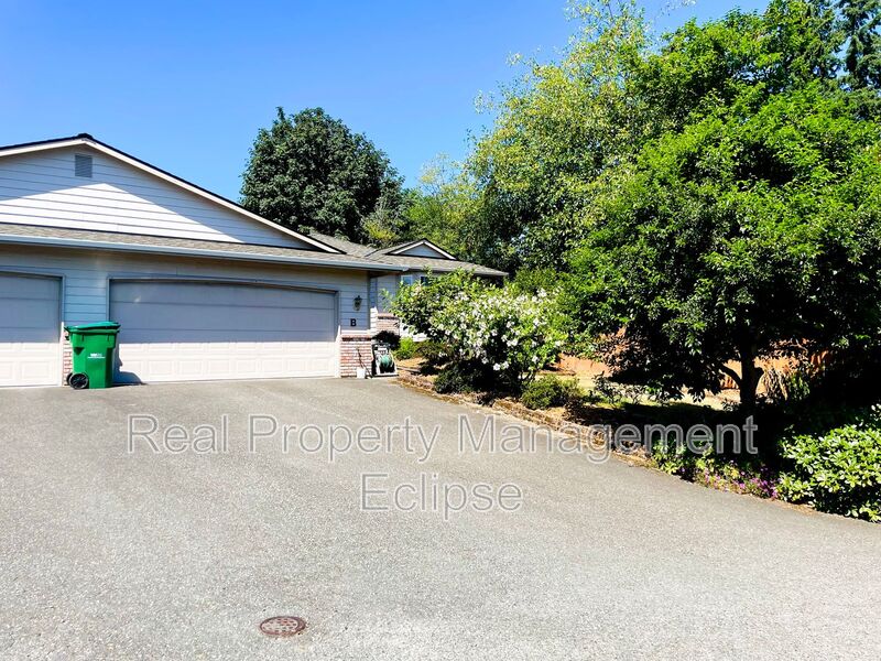 Lynnwood Condo: 3022 Russell Way