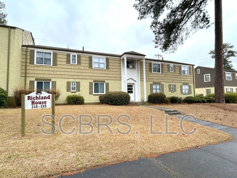 Columbia House: 225 Myron Circle