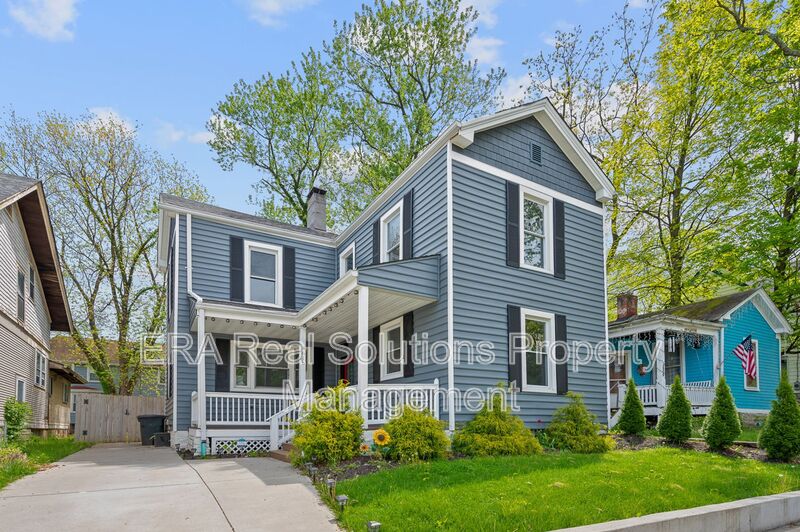 Cincinnati House: 4616 Ward St.