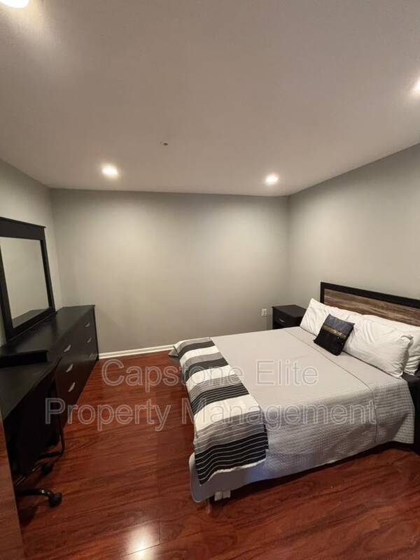 Newark Condo: 67 Vaughan Drive - 5 - Standard Double Doors