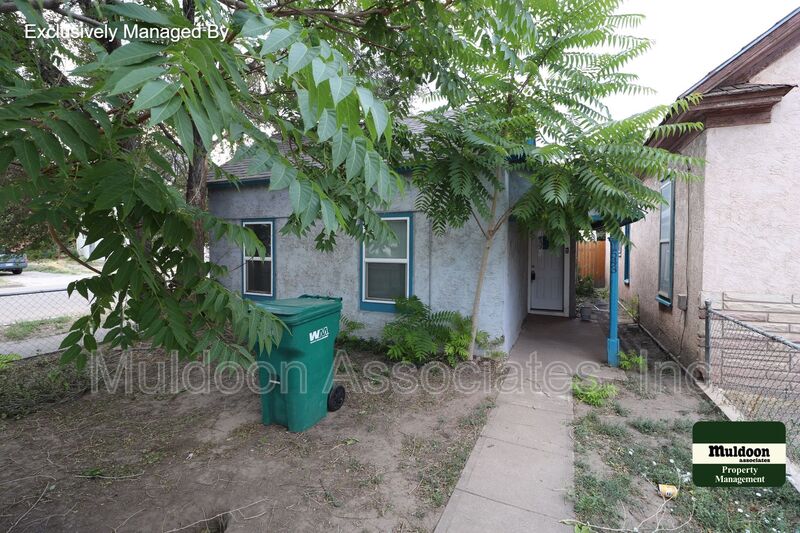 Pueblo House: 1543 Spruce St