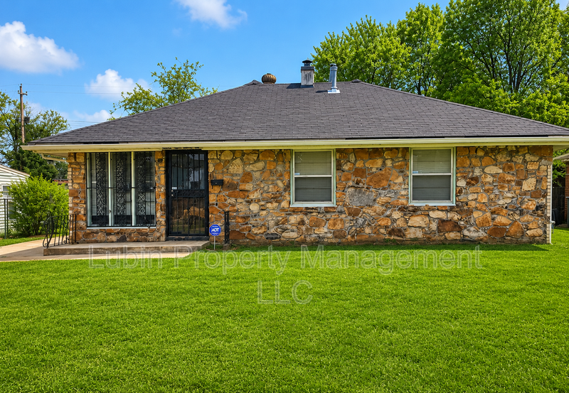 Memphis House: 3266 Rochester Rd