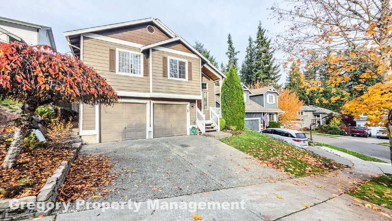 Lynnwood House: 821 180th St SW