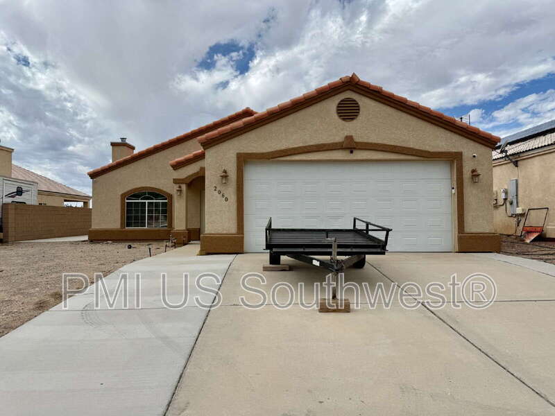 Fort Mohave House: 2060 Mesa Verde Way
