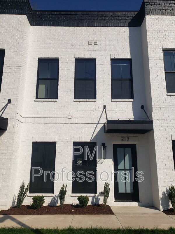 Murfreesboro Townhome: 209 McAuliffe St