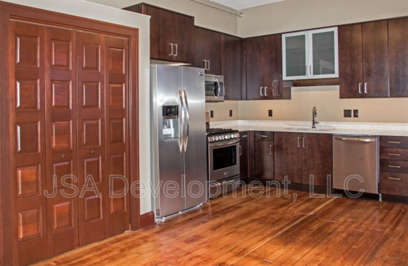 Waterloo House: 611 Sycamore