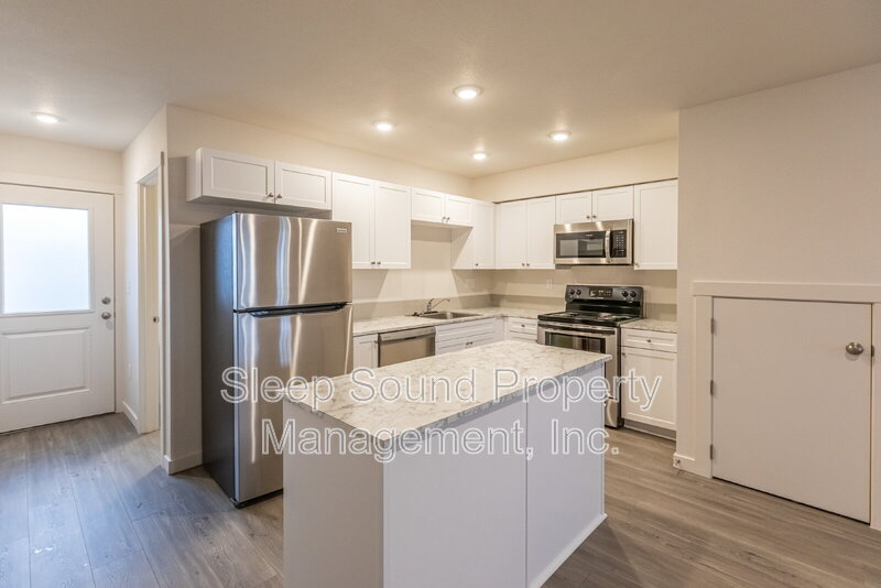 Cornelius Townhome: 101 N 7th Ave