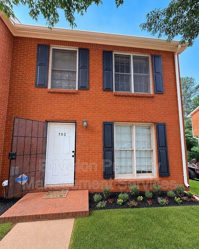Jonesboro House: 702 Redland Drive