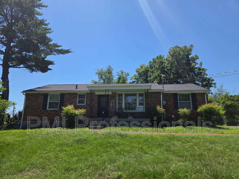 Nashville House: 218 Walcott Dr