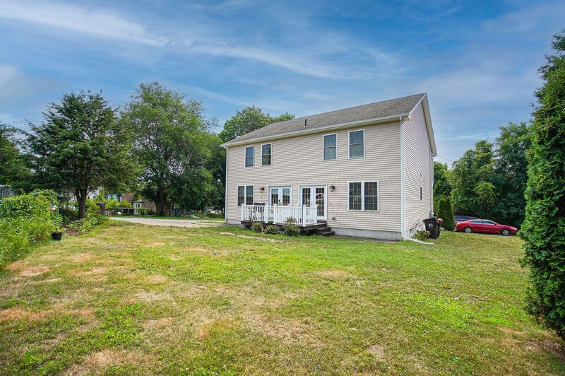Agawam House: 3 Grant St