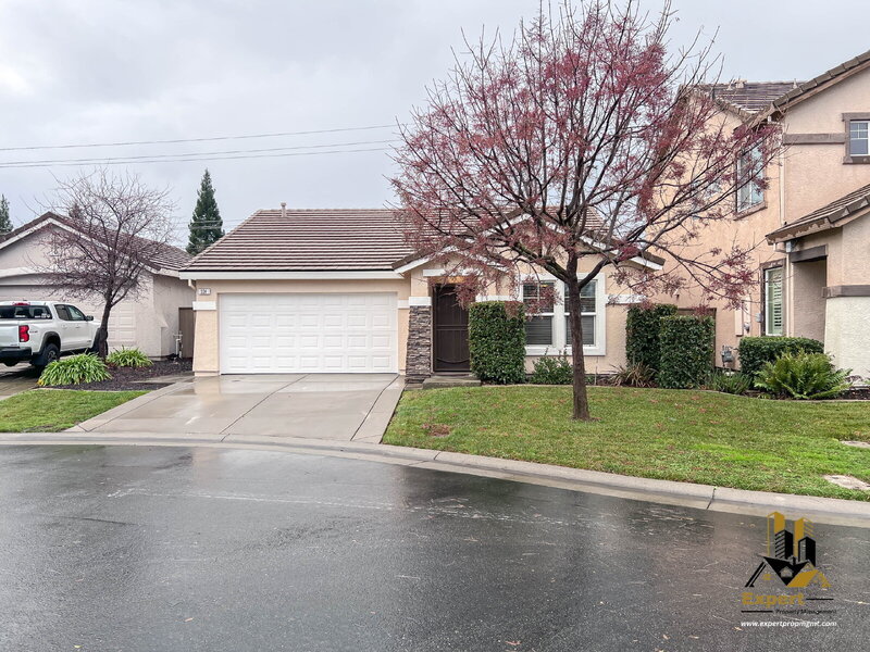 Roseville House: 224 Loon Lake Ct.