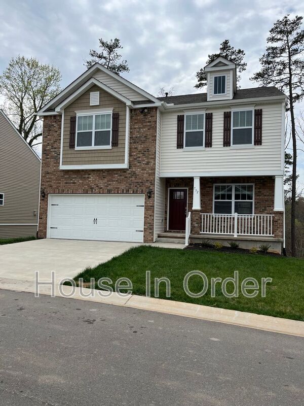 Asheville House: 732 Fountain Park Blvd