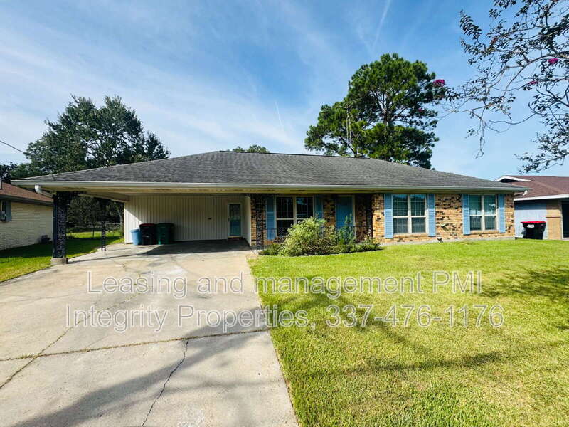 Lafayette House: 204 Debby Drive
