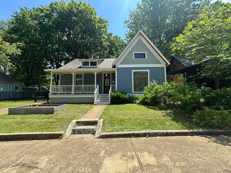 Memphis House: 1042 Blythe Street