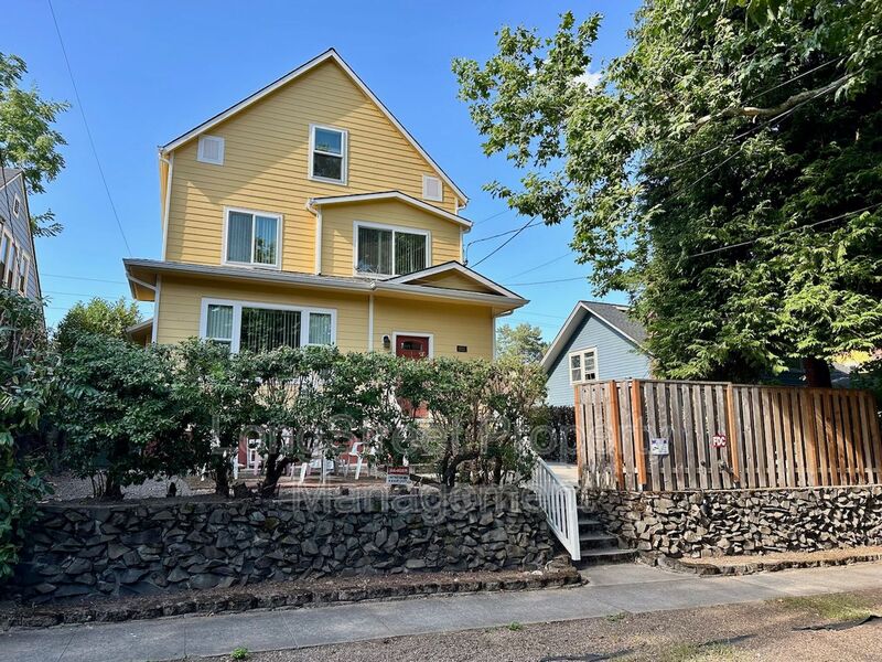 Portland House: 2625 NE Clackamas Street