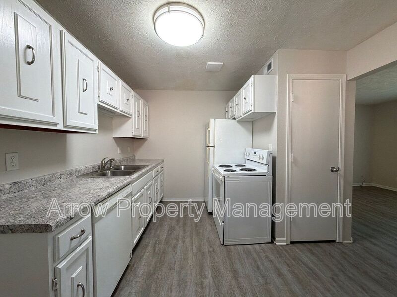 Lincoln Condo: 922 A