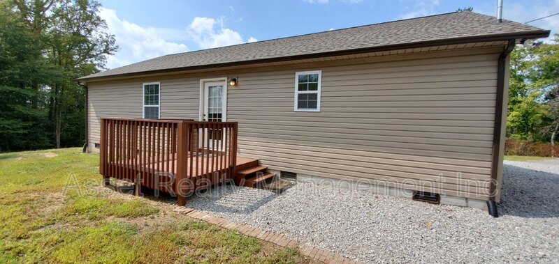 Oliver Springs House: 302 Joel Road