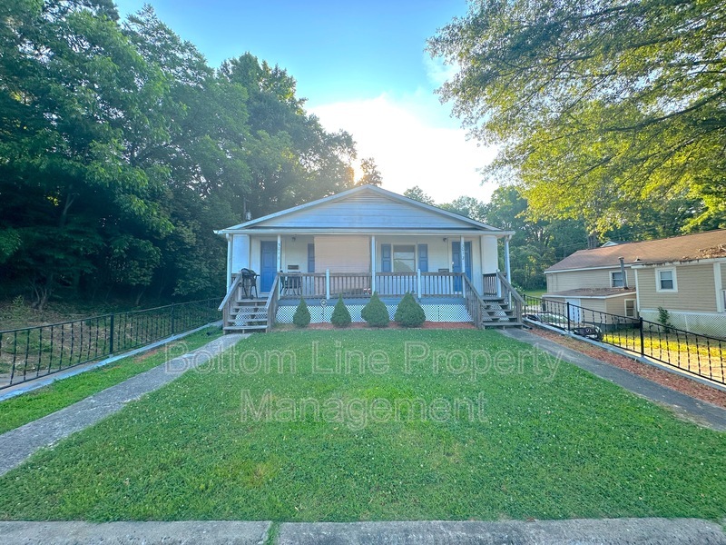 Cherryville Condo: 301 Vivian St