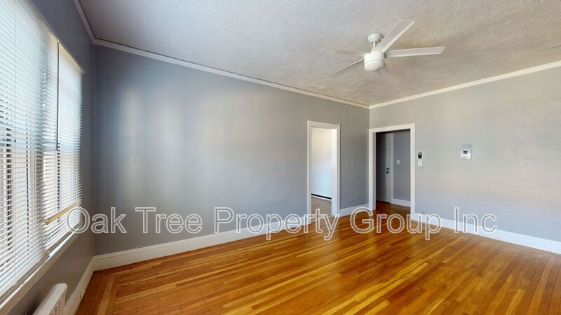 Oakland House: 450 40th St