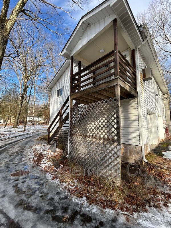 Henryville House: 110 Gannet Drive