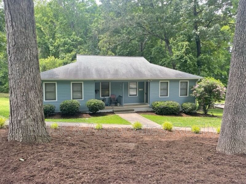 Asheboro House: 904 Glenwood Rd