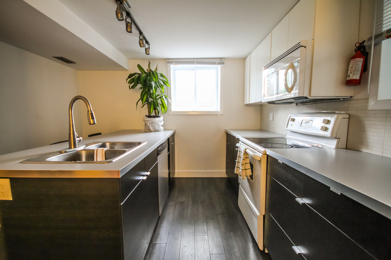 Ottawa House: 1148 Woodroffe Avenue-
