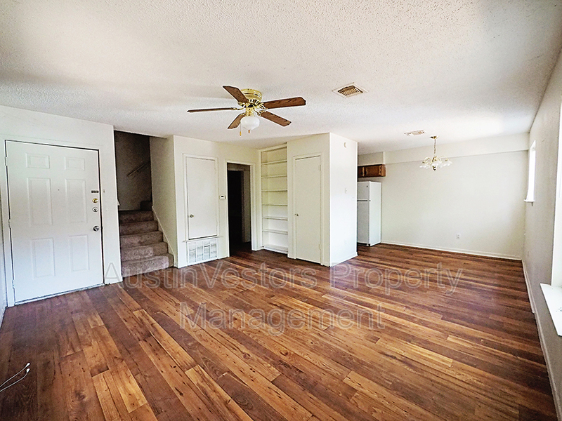 Lockhart Condo: 115 S Frio St