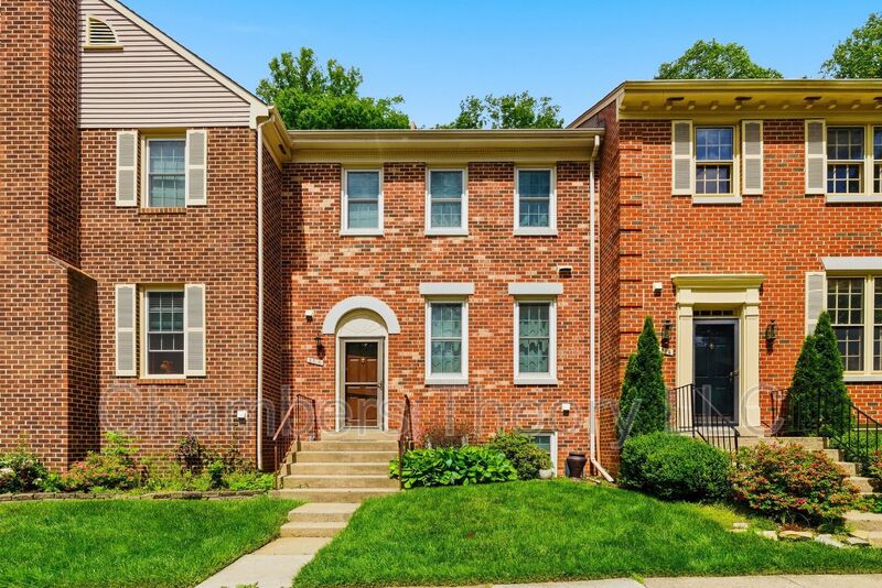 Vienna House: 2816 Kelly Sq