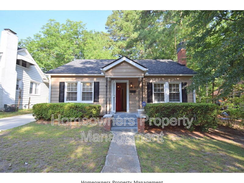 Fayetteville House: 611 Greenland Dr