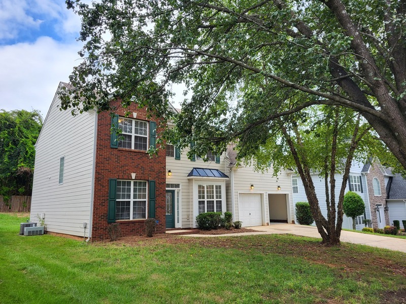 Charlotte House: 11819 Fox Glen Road