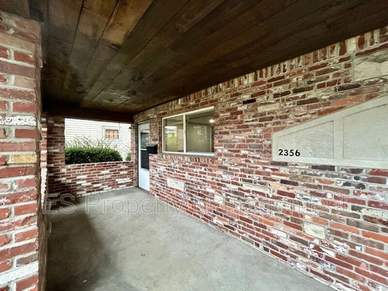 Charming 2-Bedroom, 1 Bathroom Duplex in Fountain Square!!! - Photo 3