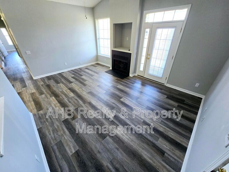 Burlington House: 3009 Winston Dr