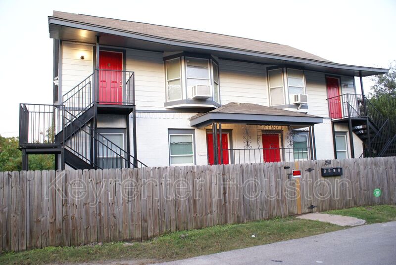Houston House: 2511 Rosalie St