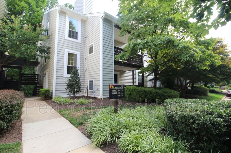 Oakton House: 10118 Oakton Terrace Rd
